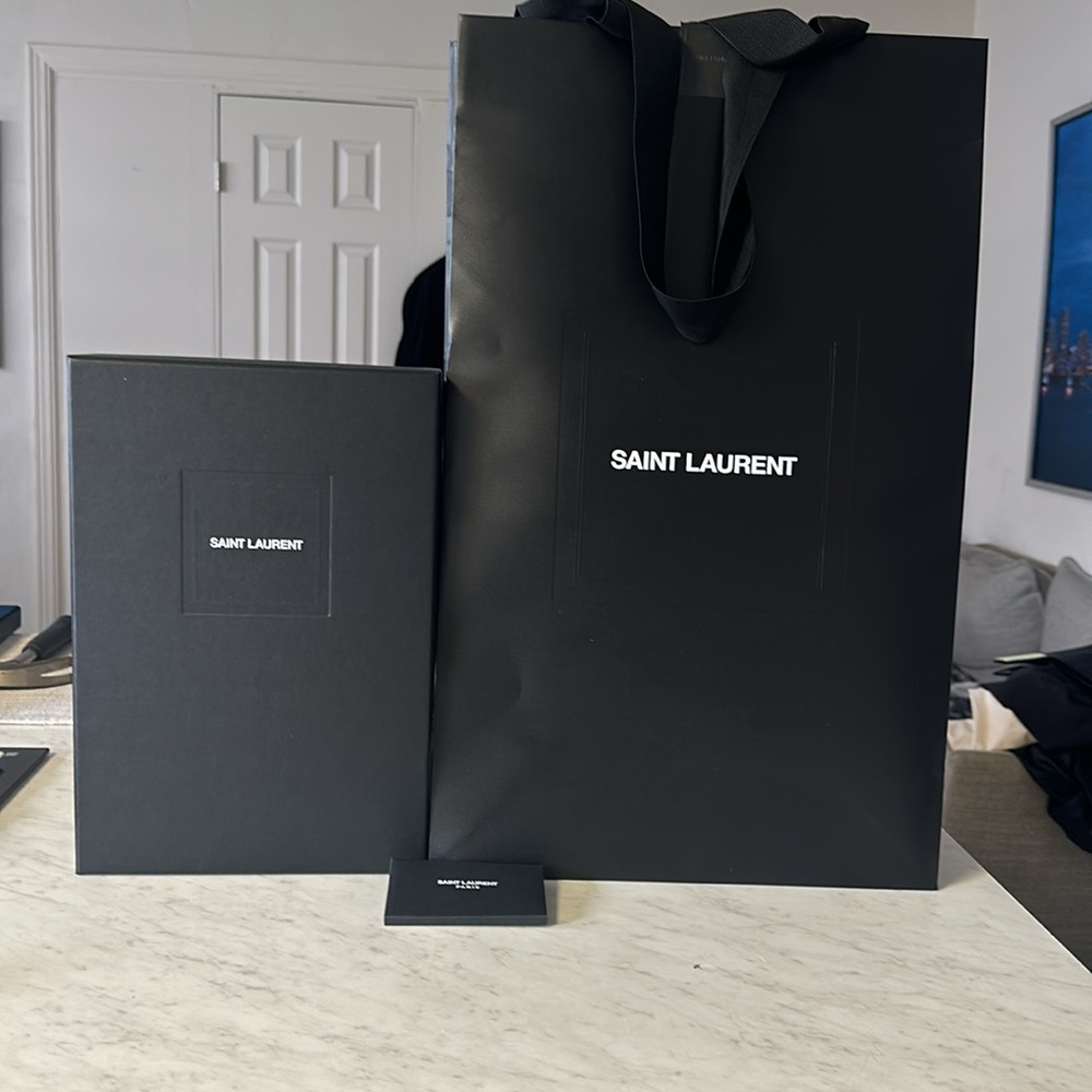 ✨✨Luxury Designer Bags and Boxes for Sale!
Saint Laurent, show box + bag ✨✨ - Picture 9 of 14